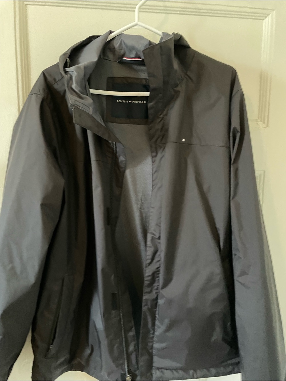 Tommy Hilfiger Mens Lightweight Breathable Waterproof Hooded Jacket